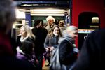 Strejke blandt 1.000 håndværkere og andre ansatte på DSB's værksteder fik DSB's ledelse til at indføre en nødkøreplan, hvor hvert andet tog blev aflyst. Tog og passagerer på Københavns Hovedbanegård. Perron, trængsel. Arkivfoto: Mathias Christensen 