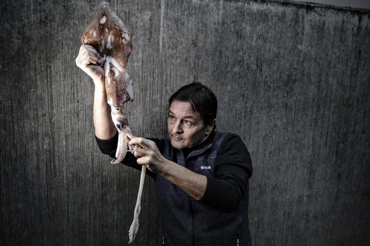 Forfatter Erik Valeur bruger gerne timer på indkøb og madlavning, når han holder fri. 