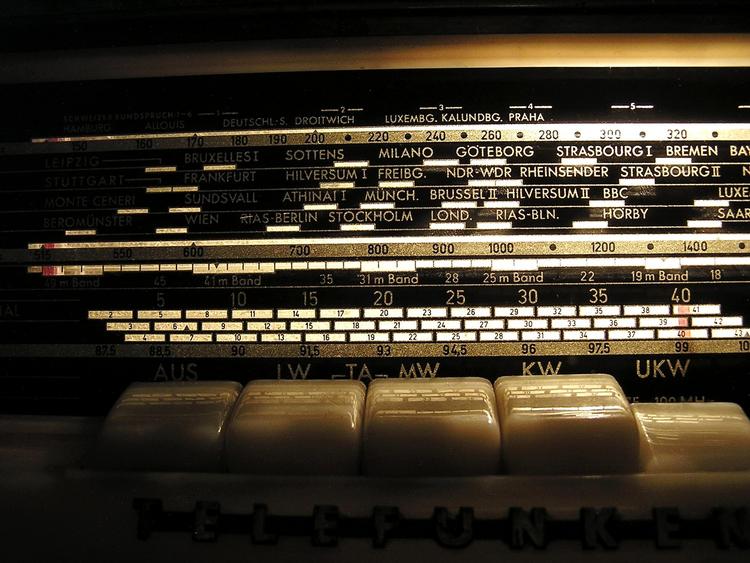 Radioen skifter muligvis platform, men der er massere af muligheder for stadig at lytte med, selv om fm-signalet forsvinder. Man behøver ikke engang en egentlig radiomodtager.  