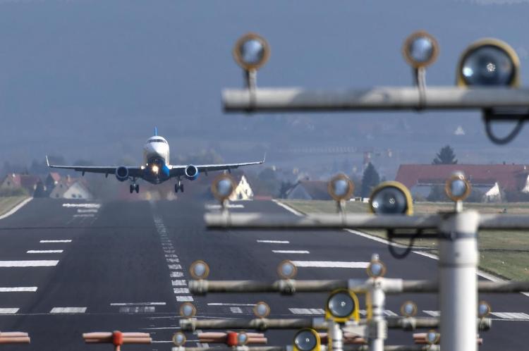 Nu er det slut med den otte minutter lange flyrute mellem Schweiz og Tyskland 