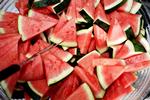 På frugt som appelsiner og bananer sidder pesticidrester stort set kun i skrællen. Det gælder formodentlig også for melon og ananas, antager Bente Klarlund Pedersen. 