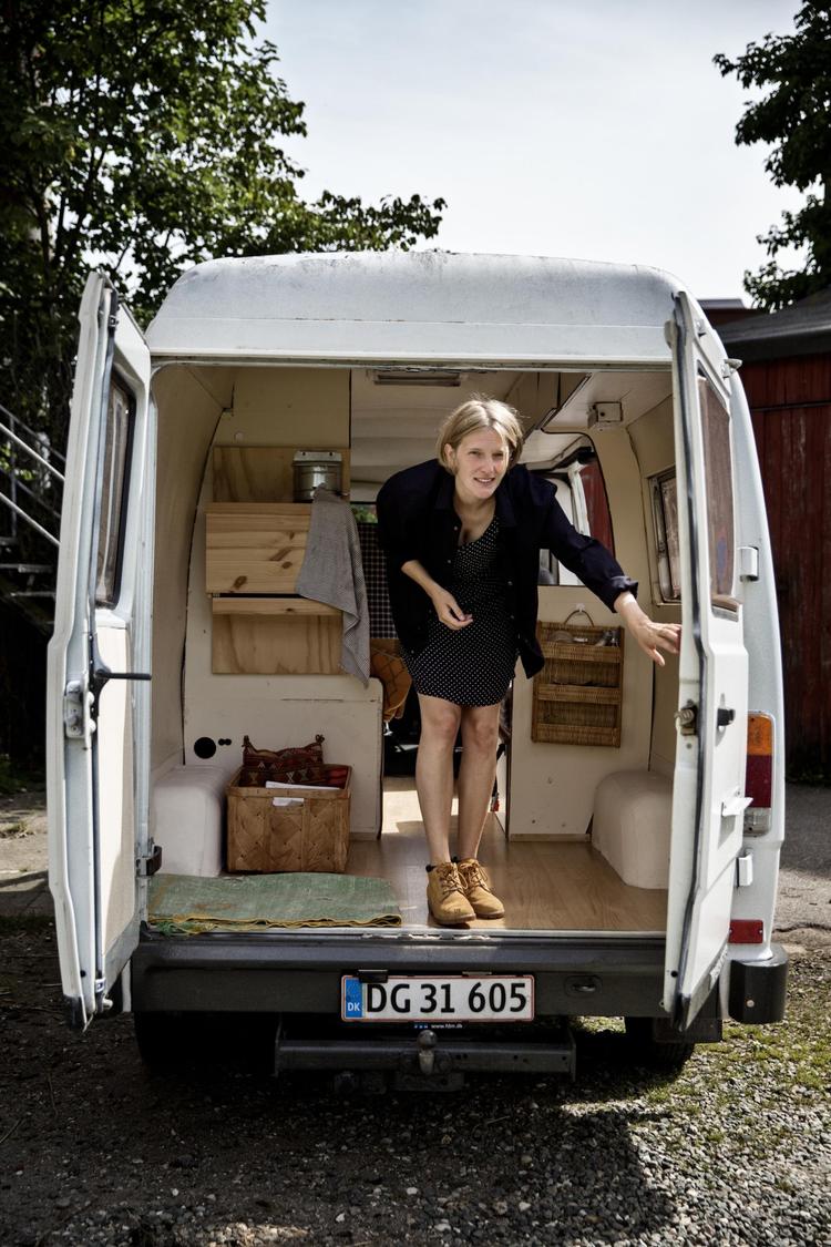 I 4 år har Augusta Sørensen og hendes autocamper, Mercedes, fulgtes ad. Bilen er den 28-årige madkunstners mobile soveværelse, arbejdsrum og dagligstue. 