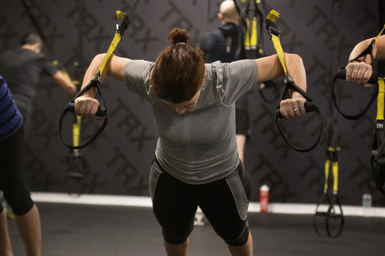 Styrketræning hjælper ikke på en frossen skulder. 