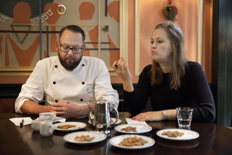 Kun 2 ud af 6 mandler hæver sig over gennemsnittet, viser Lørdagslivs blindsmagning af rå mandler. Resten af udvalget skuffer dommerne, Lars Juul og Mika Wulff, der savner en mere solid mandelsmag og en bedre konsistens. 