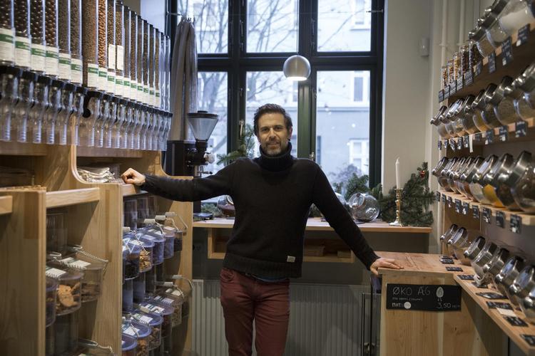 Indehaveren af butikken Løs Market, Frédéric Hamburger,  mener, at danske børn er lidt af et paradoks.  