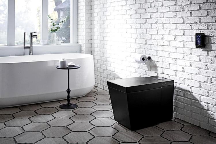 Intelligente spejle, toiletter, badekar og brusere, der kan adlyde talte kommandoer, vil fra i år begynde at invadere vores badeværelser. 