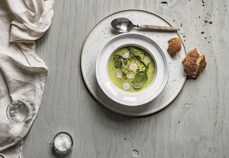 Mette Helbæks porresuppe med kartofler og bacon er en grønnere version af den franske klassiker. Foto: Eva Helbæk