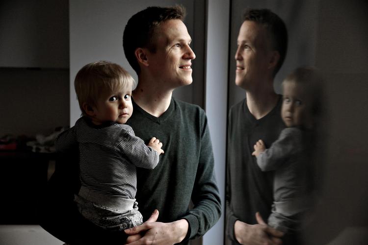 Esben Kolind undrer sig over, at han ikke kan finde svar på, hvad der sker med de børn, der allerede står på ventelisterne, når disse afskaffes til august. 