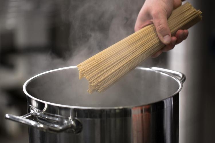 »Fuldkornspasta er på mode igen. I 2010 havde det nyhedens interesse, men mange gik tilbage til den hvide pasta. Siden er der sket en produktudvikling, og nu stiger det igen«, siger Coops analysechef, Lars Aarup. 