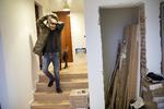 Niels Poulsen fik konstateret for højt niveau af radon i sit hjem, og igangsatte en omfattende indsats for at sænke niveauet. Han har blandt andet sørget for et nyt ventilationssystem med en keramisk kerne. Den varmer indeluften op og sørger for, at den jævnligt bliver skiftet ud med frisk luft udefra. Andreas