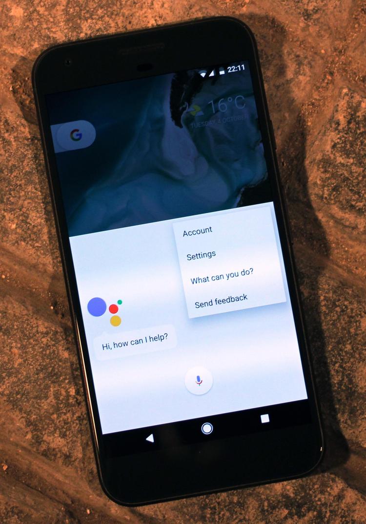 Google Assistant kommer snart på dansk, som Android-ejere kan få lov at bruge til at kommandere rundt med alt fra deres kalender til musikken i huset – og iPhone-ejere kan få et alternativ til Siri. Google