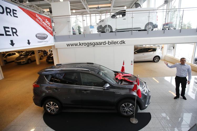 Købe eller lease? Den afgørelse skal mange bilkøbere tænke lidt over, inden de skriver under på kontrakten. 
 Jens Dresling