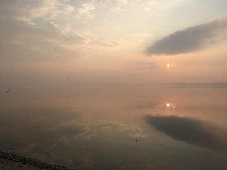 Poetisk solopgang ved Sundsøre i Nordjylland. 
  Henny Andersen