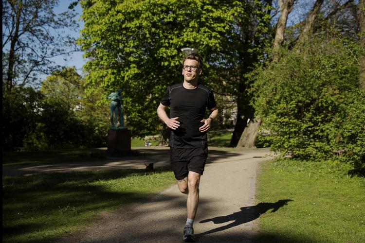 Løb, løb, løb. Helst 10.000 skridt om dagen, bør man bevæge sig. Det nedsætter risikoen for at dø af en hjerte-kar-sygdom.  Emma Sejersen