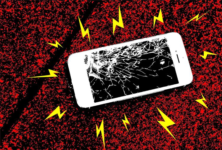 En splintret skærm eller en tur i toilettet er en bitter omgang. Men nogle telefoner er mere holdbare end andre.  