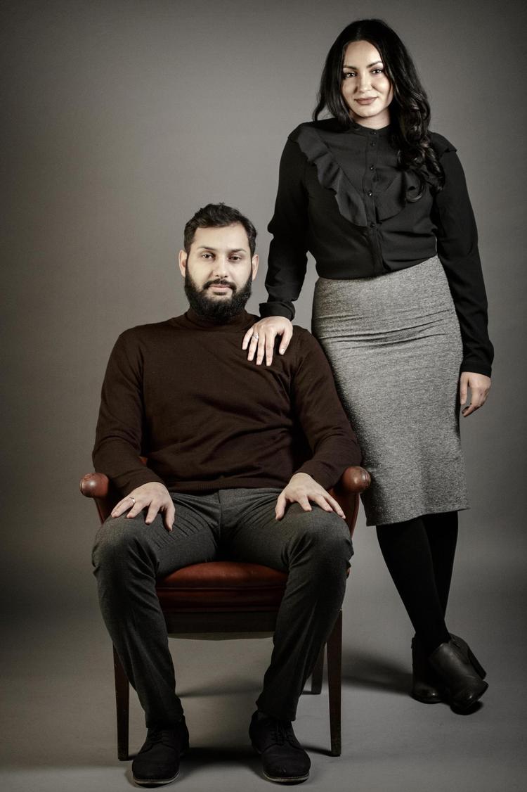 Efter nogle måneder mødtes vi og begyndte at gå lange ture og tale om de store ting i tilværelsen. Der var ingen facader eller lege, det var meget sårbart, ægte og intenst, fortæller Ahlam. 