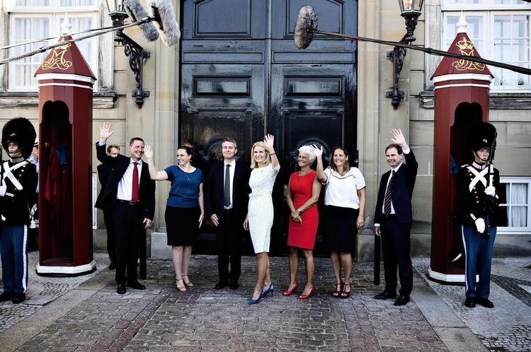 Når den politiske karriere har toppet, kan den fremover måske bruges som springbræt til en ambassadørpost. 