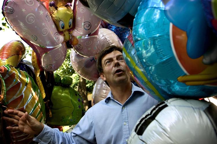 Inden Lars Liebst blev direktør for Tivoli, har han blandt andet været rektor for Statens Teaterskole. 