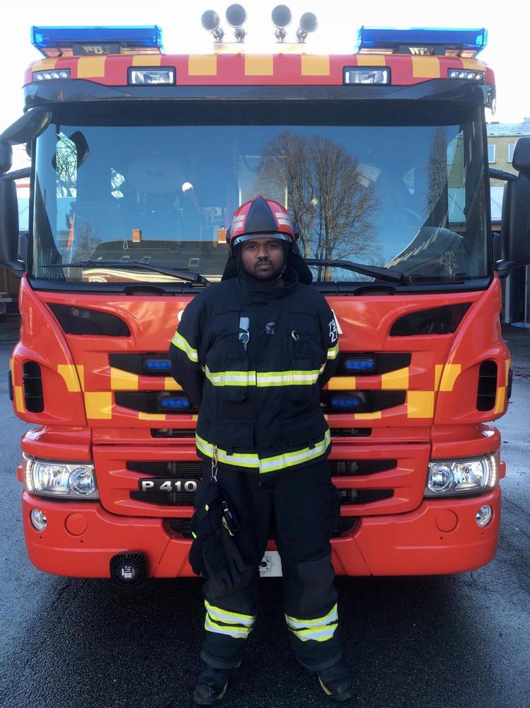 Michael Krobæks arbejdsdage er aldrig ens. Og det er noget af det bedste ved jobbet som brandmand, mener han. 