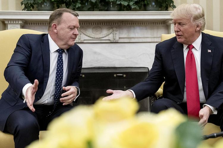 Lars Løkke Rasmussens håndtryk med præsident Trump fyldte meget i dansk presse, mens det stort set gik ubemærket hen i USA. 