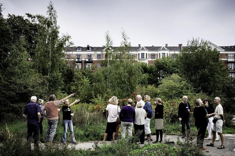 Otte år har det taget seniorbofællesskabet Den 3. Revle at nå til spadestikket på ydre Nørrebro. Her fra et indledende møde i 2014. Peter Klint