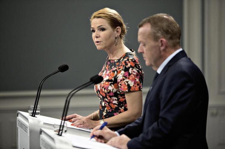 Ifølge statsministeren skal Danmark leve op til konventionerne. Sagen om tvangsadskillelse af unge flygtningepar tyder på et brud med den linje. 