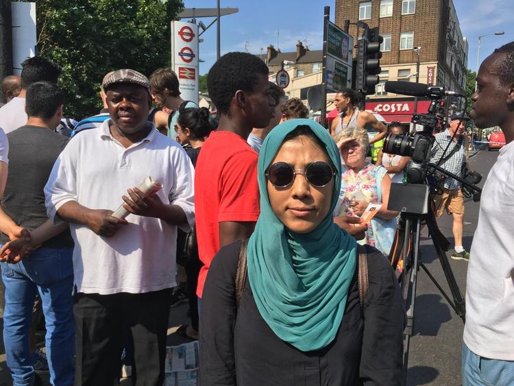 26-årige Nazia fra Østlondon er sikker på, at gerningsmanden havde et hævnmotiv. Hadet begyndte med Brexit, mener hun. 