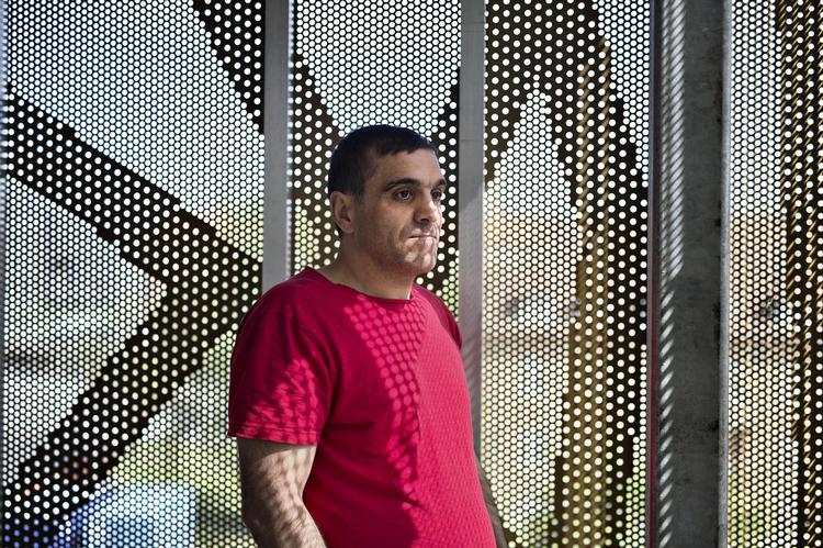 45-årige Musa Dogan på den lukkede altan i Vestre Fængsel. Han har indlæringsproblemer og ar på kroppen efter tortur. Han vil gerne tilbage til Sverige, hvor han har opholdstilladelse. 