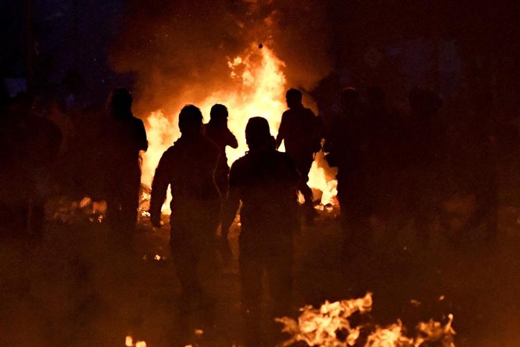 Under G20-topmødet i Hamburg var der voldsomme demonstrationer, hvor hundredvis af betjente blev såret, biler blev brændt, forretninger plyndret, og der var brændende blokader tæt på beboelsesområder. 