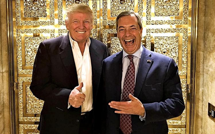 I januar mødtes præsident Donald Trump og daværende Ukip-formand Nigel Farage i et forgyldt tårn på Manhattans luksusgade, Fifth Avenue. Pompøsiteten til trods betragter de sig begge som frontkæmpere i opgøret med ’eliten’. 
