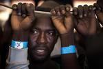 25-årige Samuel fra Nigeria venter på at forlade det ngo-fartøj, som midt på måneden samlede ham og flere hundrede migranter op, da de forsøgte at krydse Middelhavet på deres vej til Europa. 