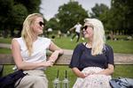Marie (th.) og Amalie er ikke fremmede for emnet fortrydelsespiller, selv om det kun er Amalie, der har prøvet at tage en. Det er et emne, der snakkes om. 