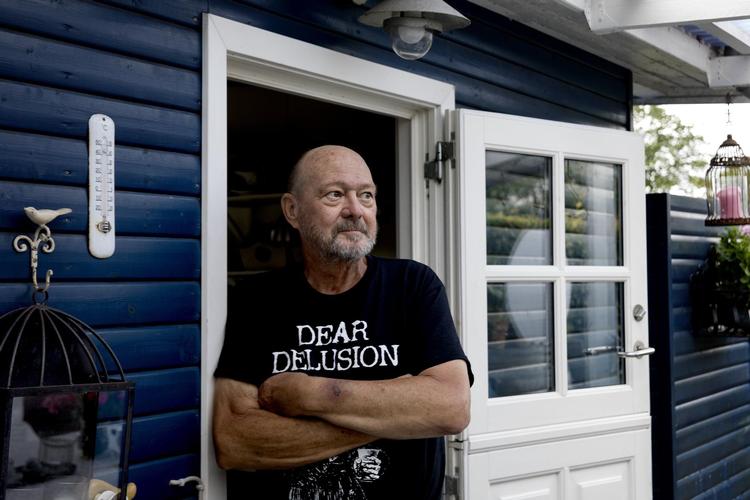 Den 72-årige tidligere skolelærer Allan Riise  måtte vente i 5 uger og to dage, før han kunne opereres for en svulst på hans bugspytkirtel. En scanning viste, at svulsten var vokset og han kunne ikke opereres. 