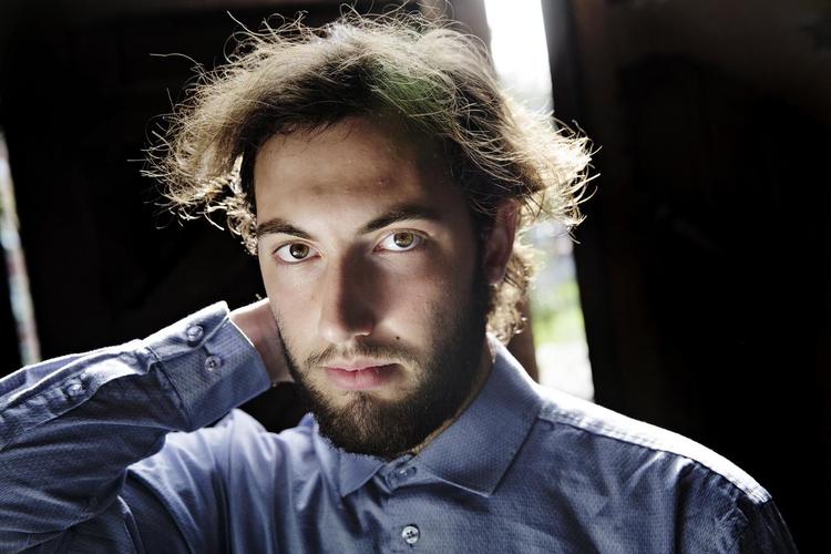 Adam Lajtoch-Rosschou havde kortvarig øjenkontakt med en mand, der affyrede skud på Den Røde Plads. Efter skuddene gik folk på pladsen »i kollektivt chok« 