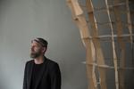 Rethink kalder Dansk Industri det. Hjerneforsker Morten Friis-Olivarius har opfundet en hjelm, der med elektronisk stimulation kan lokke hjernen ud på mere kreative sidespor. 