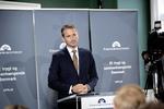 Det offentlige forbrug skal næste år vokse 0,5 pct., sagde finans-minister Kristian Jensen, da han frem-lagde regeringens forslag til finanslov for 2017. Men i andre udspil er væksten på 0,4 pct. eller 500 mio. kr. mindre. 