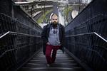 Markus Axelsson blev forsinket 3,5 timer med toget. Han kendte sin ret til nødforplejning fra den svenske togtrafik. I sidste ende måtte DSB give ham ret i klagesagen. 