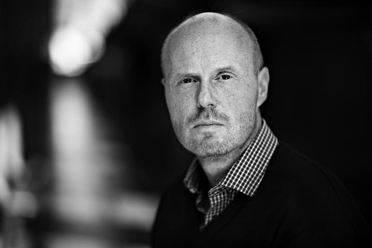 I toppen af dansk idræt er DIF-direktør Morten Mølholm Hansen og Team Danmark-chef Lone Hansen enige om, at landsholdsspillere ikke skal betragtes som lønmodtagere: »Det er ikke en ny debat, hvorvidt man bliver arbejdstager af at være på et landshold, men det er principielt for dansk eliteidræt, at atleter ikke er i et ansættelses-forhold med deres specialforbund«, sagde Lone Hansen i en pressemeddelelse. 