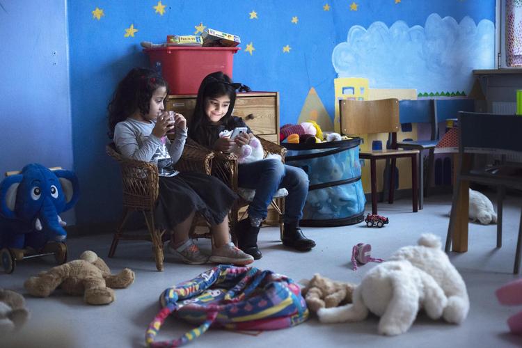 Sara, Karin og deres familier får et par gange om ugen madvarer med hjem fra Netværkshuset i Gentofte. 