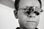 Til daglig driver Torben Schønwaldt tandlægeklinikken ’Smil for Livet’ i Vejle. Han frygter at Konkurrence- og Forbrugerstyrelsens opfordring om at tillade rabatter og tilbudspakker på basale ydelser som tandrensning og eftersyn vil få patienter til at shoppe rundt mellem forskellige tandlæger. For øjeblikket forhandler Tandlægeforeningen ny overenskomst med Danske Regioner, hvor bl.a. rabat på tandlægeregningen diskuteres. 
