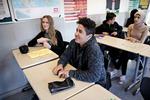 Aseel Charkie, Hadi Hajar, Salma Staytie og Shadi Yassine går i 9. klasse på Al-Huda Skolen i København og ser mange fordele i, at flygtningebørn kommer i en muslimsk friskole. Blandt andet at de kan få hjælp af nogen, der taler deres sprog. 