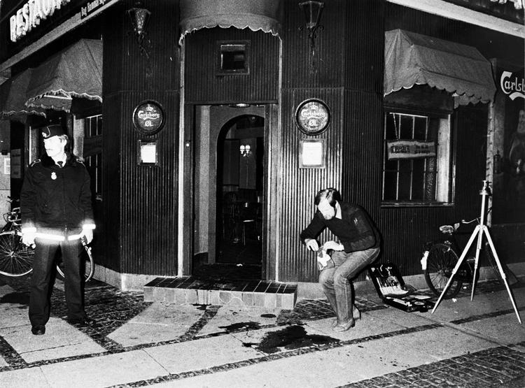  I september 1983 – under Hells Angels krig mod ’Bullshit’ – dræbte ’Blondie’ - Bent Svane Nielsen - to dødsfjender på værtshuset Søpromenaden på Østerbro i København. 

Han fik 16 års fængsel.

"Det flød med blod både inden i og foran værtshuset Søpromenaden efter det drabelige slagsmål mellem Hells Angels og Bullshit , hvor 2 blev dræbt. Her søger politiets teknikere efter spor.  