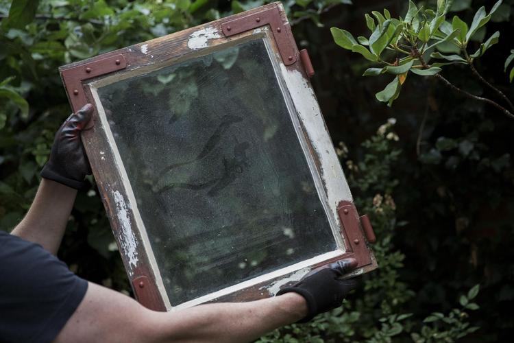 Rød mønje og masser af knofedt, så kan de vinduer sagtens holde 110 år til. 