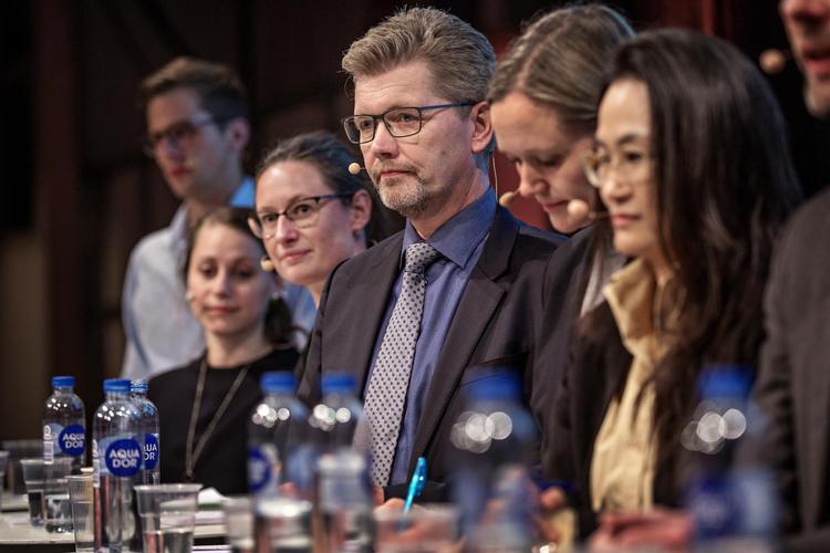 Bander, boliger og biler. Aftenens temaer var slået an på forhånd i debat mellem spidskandidaterne, hvor idéer om havnetunnel, road pricing og priser på parkering var blandt de mest markante forslag. 