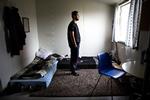 Khoshnaw Nameq er gift med Christina, og sammen har de drengen Kevin, der bor med sin mor i Birkerød. Selv er han afvist asylansøger. Han har aldrig gjort noget kriminelt, men bor på Udrejsecenter Kærshovedgård under samme forhold som personer på tålt ophold. 