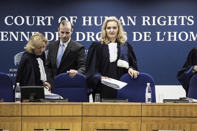 En række domme fra menneskerettighedsdomstolen peger i retning af, at det bliver nemmere at udvise kriminelle udlændinge, lyder det fra den danske justitsminister. 
