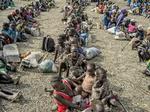 Tusinder af sydsudanesere venter på at blive registreret, så de kan få nødhjælp.
- Foto: Mads Nissen  