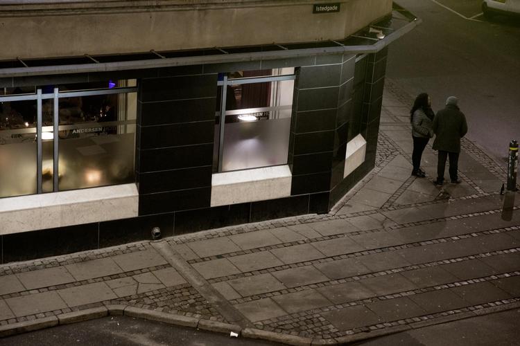 De unge nigerianske kvinder kommer til Europa med en kæmpegæld til deres bagmænd og er tvunget til at sælge sex for at afbetale gælden. Her er en af dem på arbejde i Istedgade. 