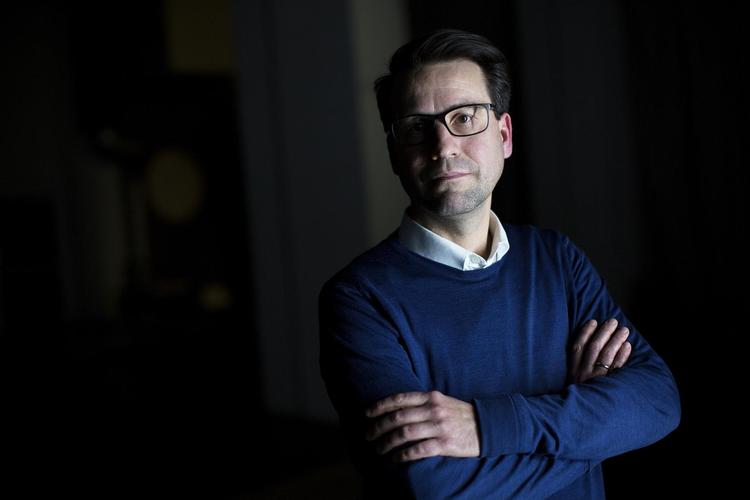 Da de etnisk danske elever forsvandt fra Langkær Gymnasium, gik rektor Yago Bundgaard nye veje for at løse problemet. Men det fik store konsekvenser. 