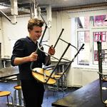 Bue Løvsøs gennemsnit fra gymnasiet var ikke højt nok til, at han kunne komme direkte ind på læreruddannelsen, men han slap gennem nåleøjet via kvote 2 og en samtale, hvor hans motivation blev udfordret. Det gav gejst og eftertanke, fortæller den nu nyslåede lærer. 